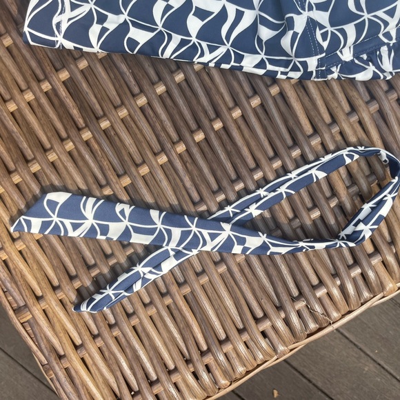 Vineyard vines tankini bathing suit - Picture 5 of 6